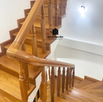 Cầu thang gỗ tự nhiên