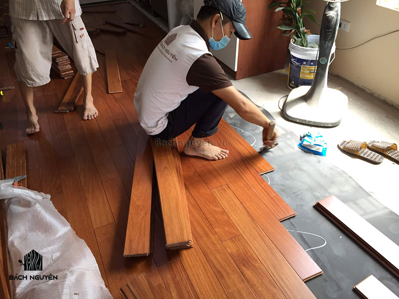 Thi công sàn gỗ Căm Xe Lào