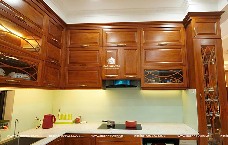 tủ bếp gỗ gõ đỏ